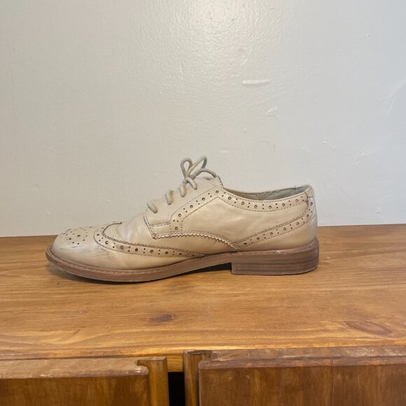 Vintage beige wingtip shoes - Picture 3 of 4